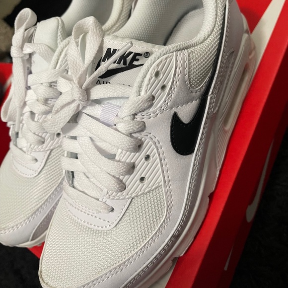 Nike Shoes - Air Max 90